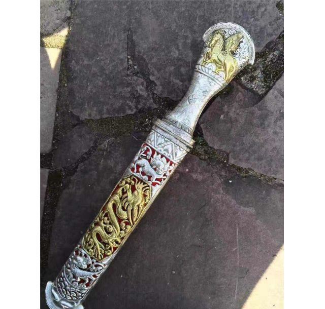 金龙藏刀
